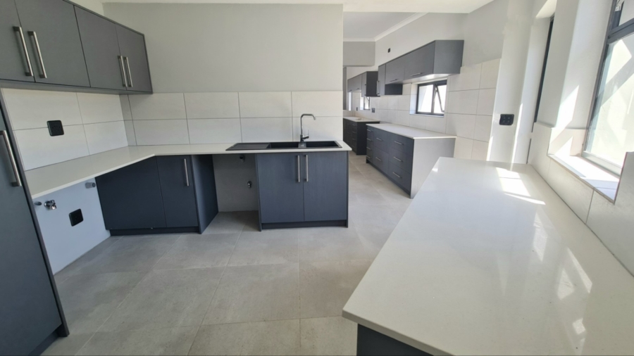 4 Bedroom Property for Sale in Whale Rock Western Cape